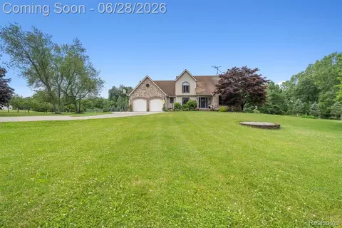 125 Olde Franklin Dr, Howell, MI 48855
