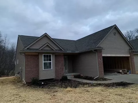 11481 Hidden Oaks Dr, Vienna, MI 48420