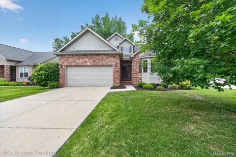 13141 Harbor Landings Dr #76, Fenton, MI 48430
