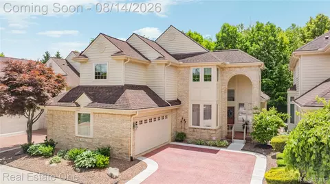 38141 S Vista Rd, Livonia, MI 48152