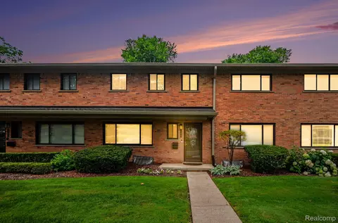 144 E Hickory Grove Rd, Bloomfield Hills, MI 48304
