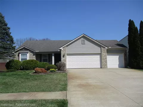 9153 Lakewood Dr, Northfield, MI 48189
