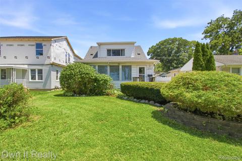 26546 Palmer Blvd, Madison Heights, MI 48071