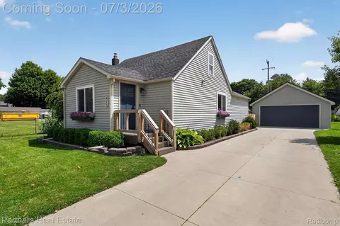 425 S 7th St, Brighton, MI 48116