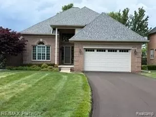 7230 Pine Vista Dr, Genoa, MI 48116