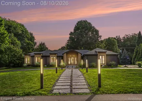 4340 Queens Way, Bloomfield Hills, MI 48304
