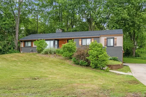 2905 Lahser Rd, Bloomfield Hills, MI 48304