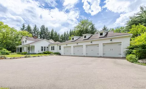 6296 Elizabeth Lake Rd, Waterford, MI 48327