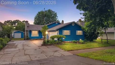 840 Saint James St, Marysville, MI 48040