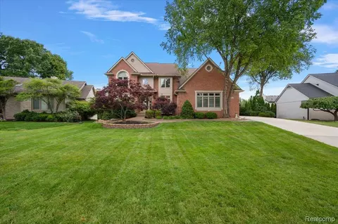 4417 Island View Dr, Waterford, MI 48328