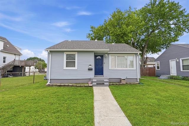 1717 Lindbergh St, Wyandotte, MI 48192