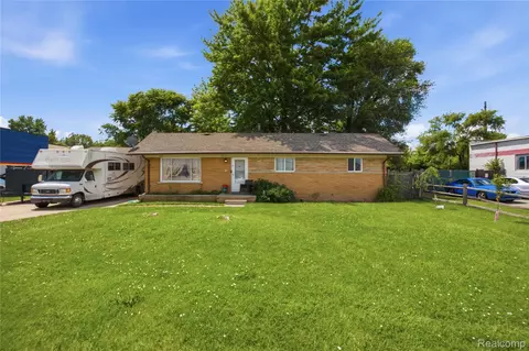117 N Groesbeck Hwy, Mount Clemens, MI 48043