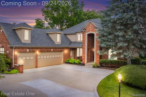 29370 Kennedy Ct, Farmington Hills, MI 48331