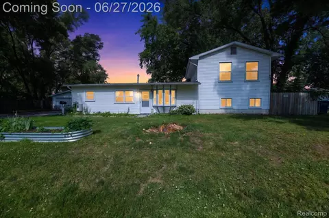 6260 Beth, Green Oak, MI 48116