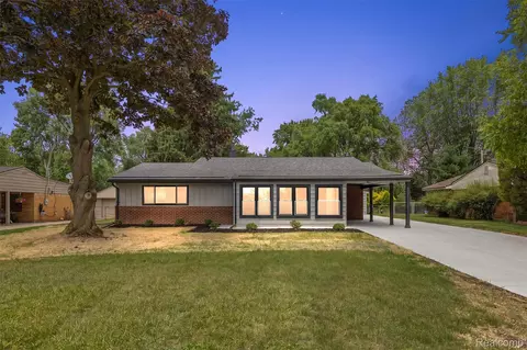 2486 Lafay Dr, West Bloomfield, MI 48324
