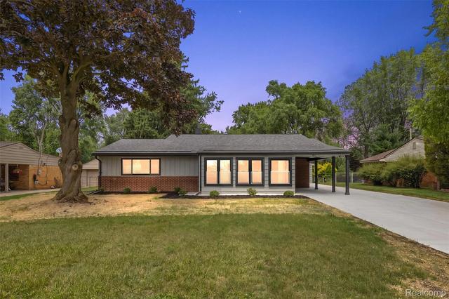 2486 Lafay Dr, West Bloomfield, MI 48324