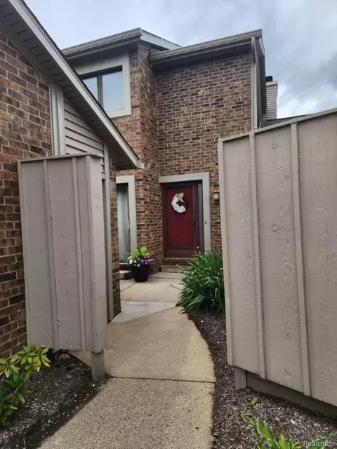 5736 Woodland Vw, Independence, MI 48346