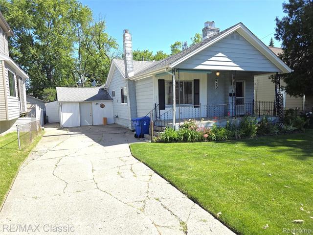 952 Lakeview St, Waterford, MI 48328