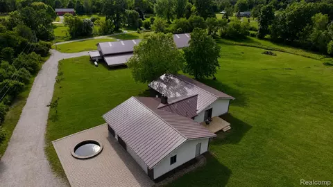 3200 E Bayliss Dr E, Oxford, MI 48371