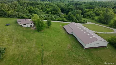 3200 E Bayliss Dr E, Oxford, MI 48371