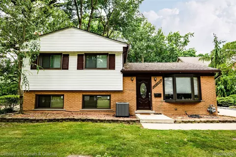 16100 Kennebec St, Southgate, MI 48195