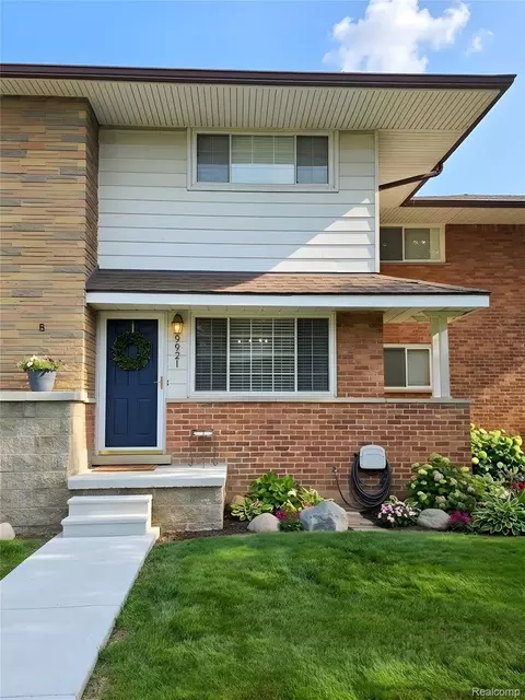 9921 Middlebelt Rd #32, Livonia, MI 48150