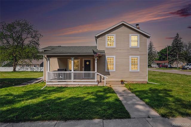 306 S Mill St, Pinckney, MI 48169