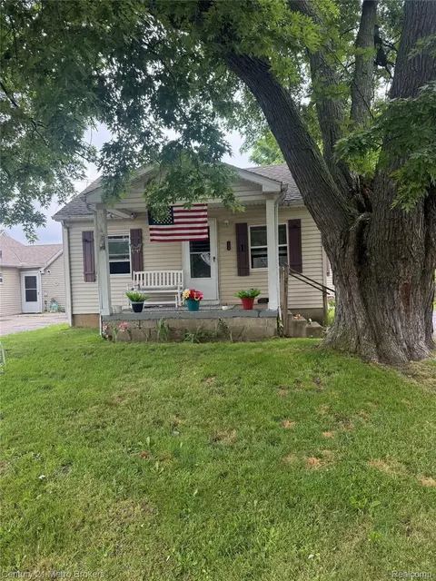1124 W Parkwood Ave, Flint, MI 48507