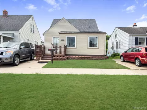 6907 Orchard Ave, Dearborn, MI 48126