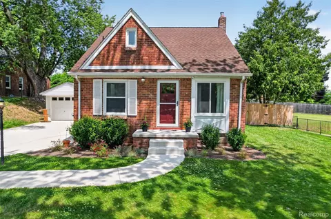 3556 Lincolnshire Rd, Waterford, MI 48328