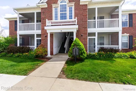 934 W Summerfield Glen Cir, Scio, MI 48103