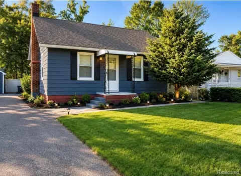 71 Biltmore Dr, Troy, MI 48084