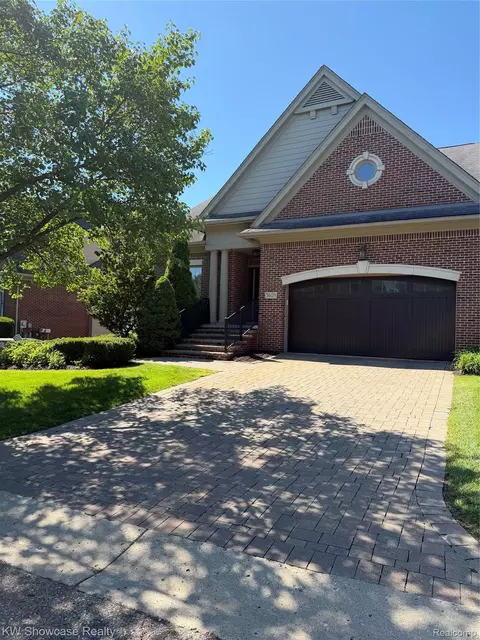 5608 Pembrooke Xing, West Bloomfield, MI 48322