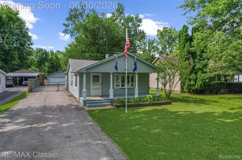 401 Center St, Carleton, MI 48117
