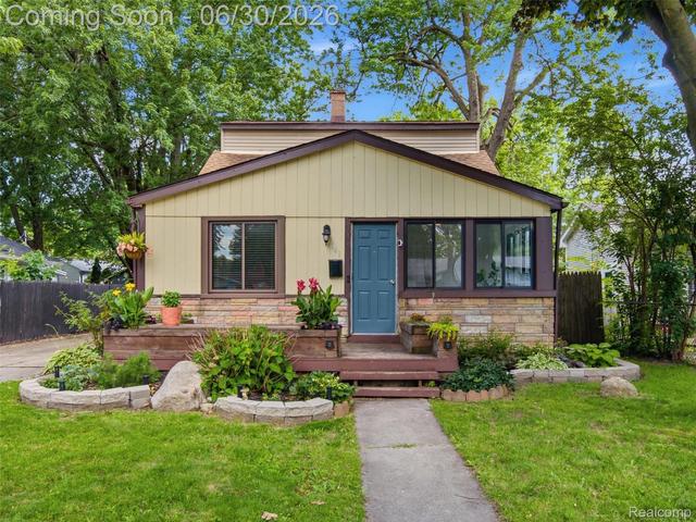 141 W Meyers Ave, Hazel Park, MI 48030