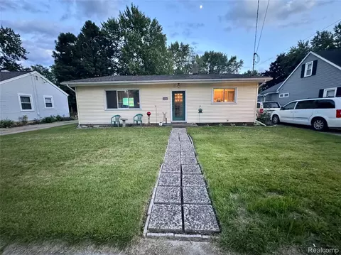 4597 Holt Rd, Delhi, MI 48842