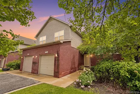 5953 High Point Ct #29, Brighton, MI 48116