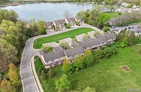 5953 High Point Ct #29, Brighton, MI 48116