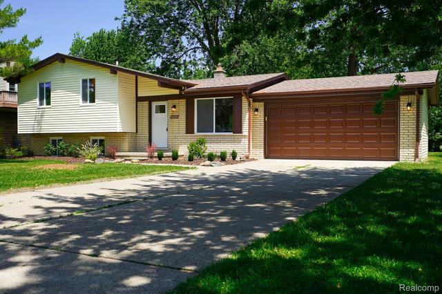 48297 Mallard Dr, Chesterfield, MI 48047