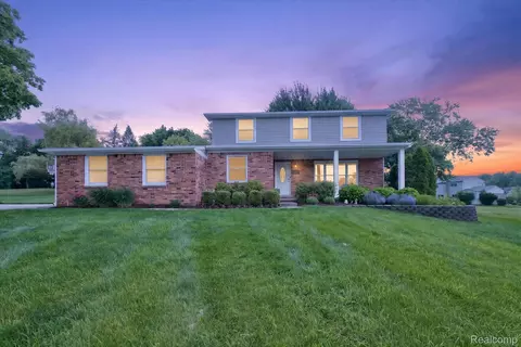 31136 Carriage Hill Ct, Farmington Hills, MI 48331