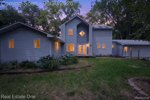 904 N Park St, Highland, MI 48356
