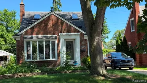 8670 Hazelton St, Dearborn Heights, MI 48127