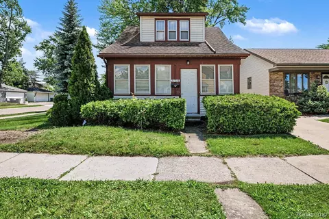 21716 Lakeview St, Saint Clair Shores, MI 48080