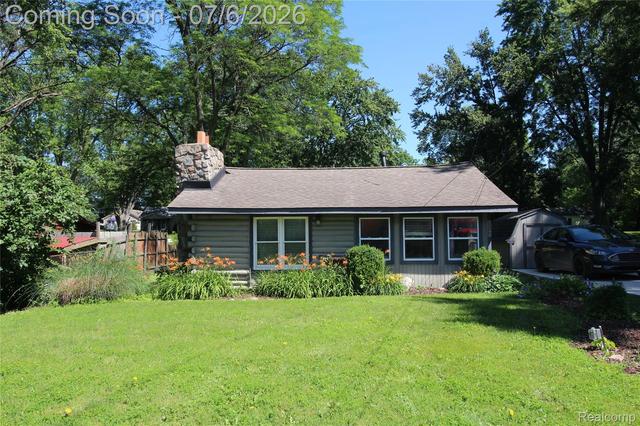 11144 Beryl Dr, White Lake, MI 48386