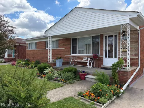 8318 Stanley Dr, Warren, MI 48093