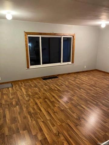 639 S 28th St, Buena Vista, MI 48601