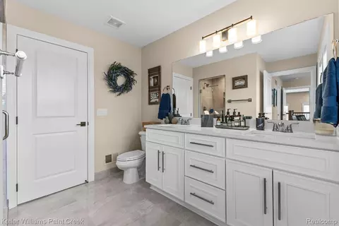 Bath - 19376 Ryan Dr, Macomb, MI 48042 photo 5 of 6