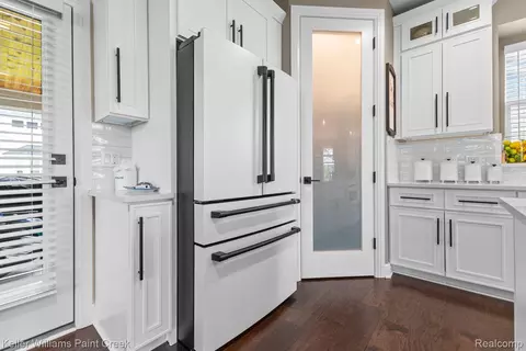 Kitchen - 19376 Ryan Dr, Macomb, MI 48042 photo 6 of 6