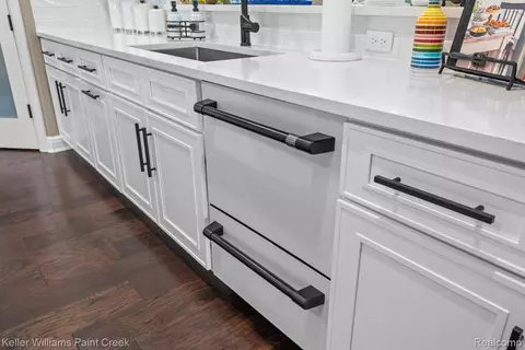 Kitchen - 19376 Ryan Dr, Macomb, MI 48042 photo 4 of 6