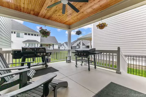 Exterior - 19376 Ryan Dr, Macomb, MI 48042 photo 5 of 7